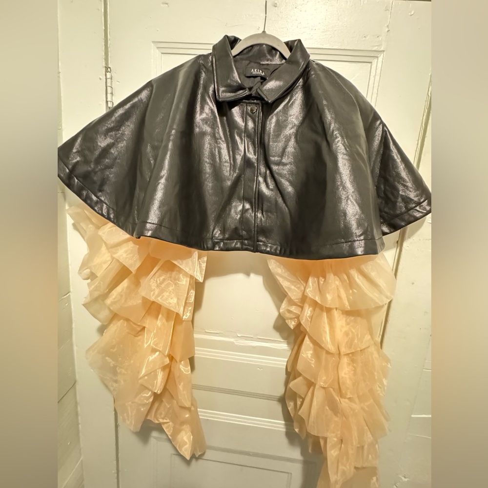 ALBA Black Cape with Cream Ruffle Detail
Great for Cowboy Carter